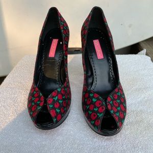 Betsey Johnson rose bud heels size 9